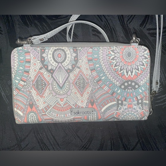 *NWOT* Sakroots Large Smartphone Crossbody/Wristlet Wallet Pink/Gray/Multicolor - Picture 2 of 4